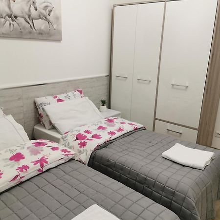 Splendido Appartamento In Zona Centrale Alessandria Exterior photo